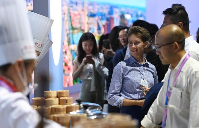 Yaz Davos Forumu Katılımcıları Çin Kültürünü Deneyimleme Şansı Buldu Yaz Davos Forumu Katılımcıları Çin Kültürünü Deneyimleme Şansı Buldu