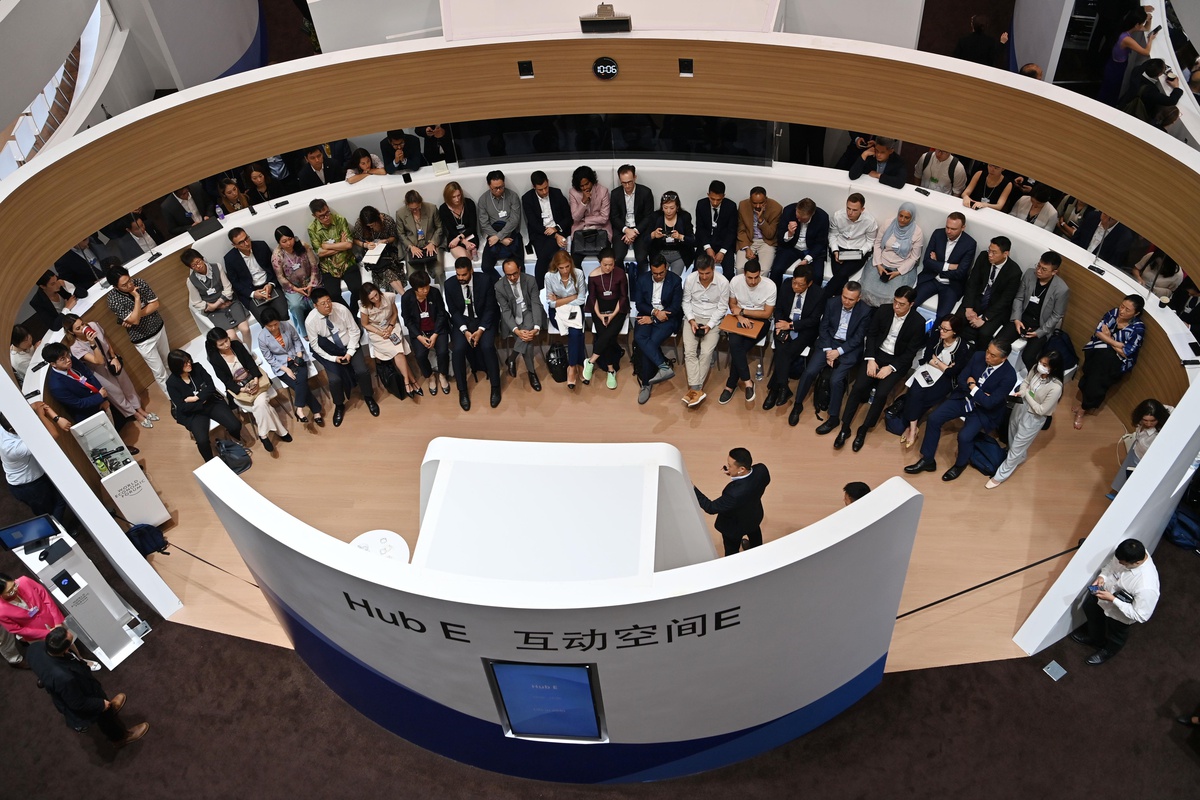 Yaz Davos Forumu\'nda "2040\'ta Yaşam" Temalı Oturum Düzenlendi