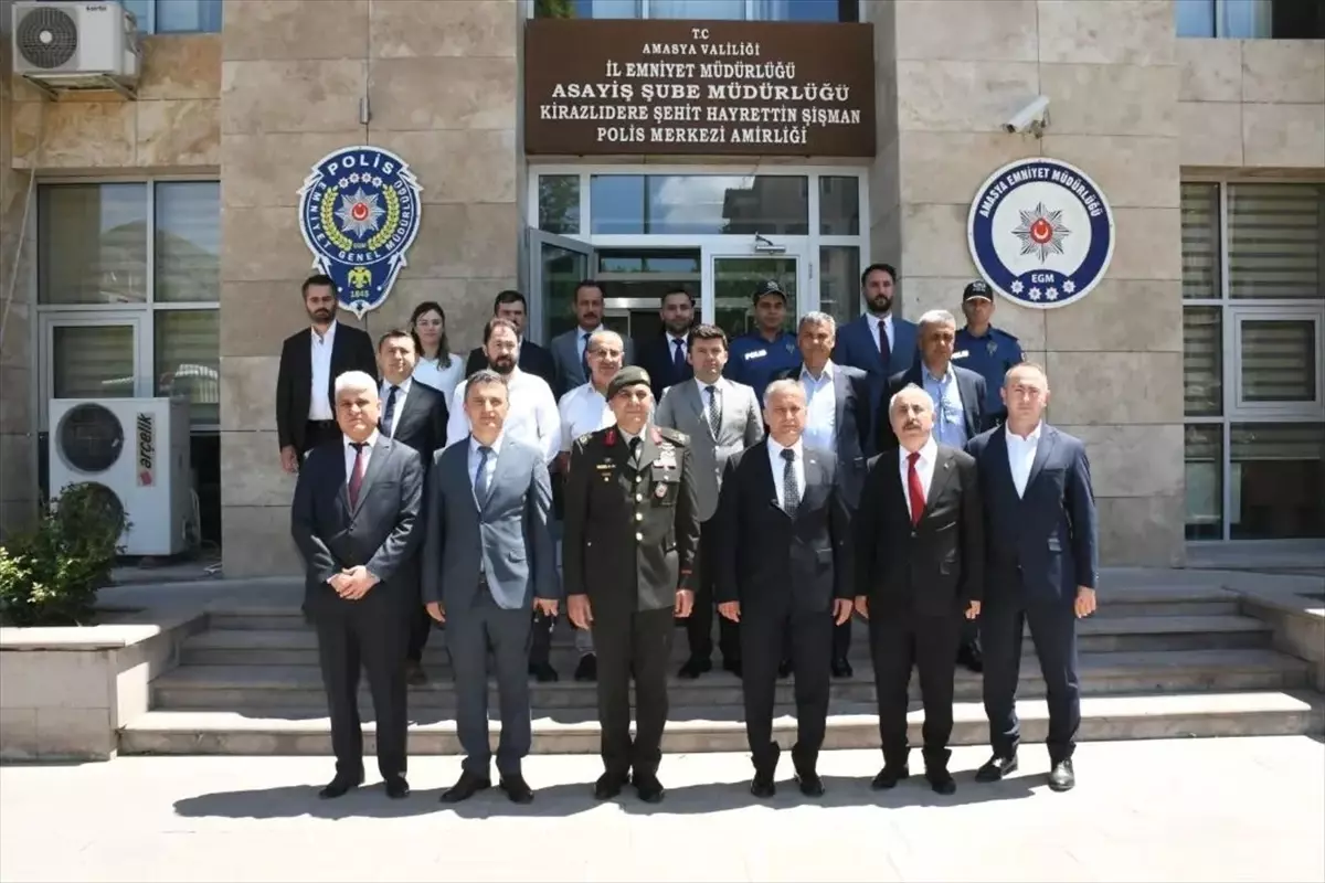 Amasya\'da Protokol Üyeleri Sağlık ve Güvenlik Görevlilerini Ziyaret Etti