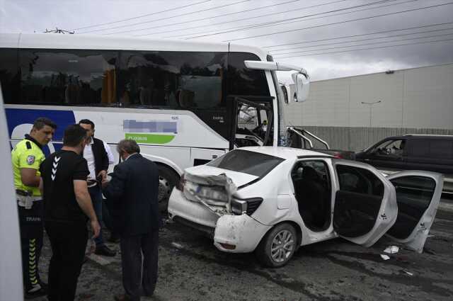 Arnavutköy'de Otobüs Kazası: Çok Sayıda Araç Zarar Gördü Arnavutköy'de Otobüs Kazası: Çok Sayıda Araç Zarar Gördü