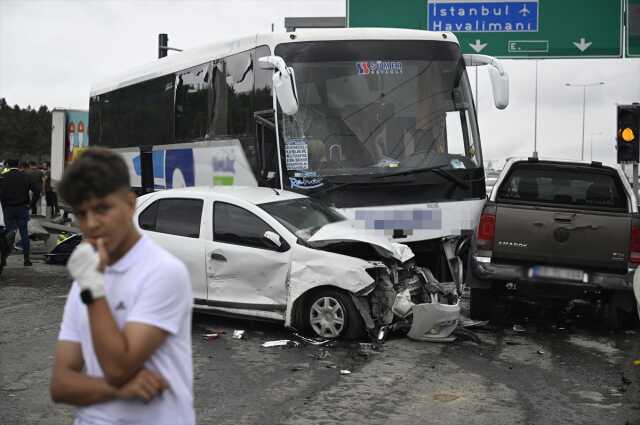 Arnavutköy'de Otobüs Kazası: Çok Sayıda Araç Zarar Gördü Arnavutköy'de Otobüs Kazası: Çok Sayıda Araç Zarar Gördü