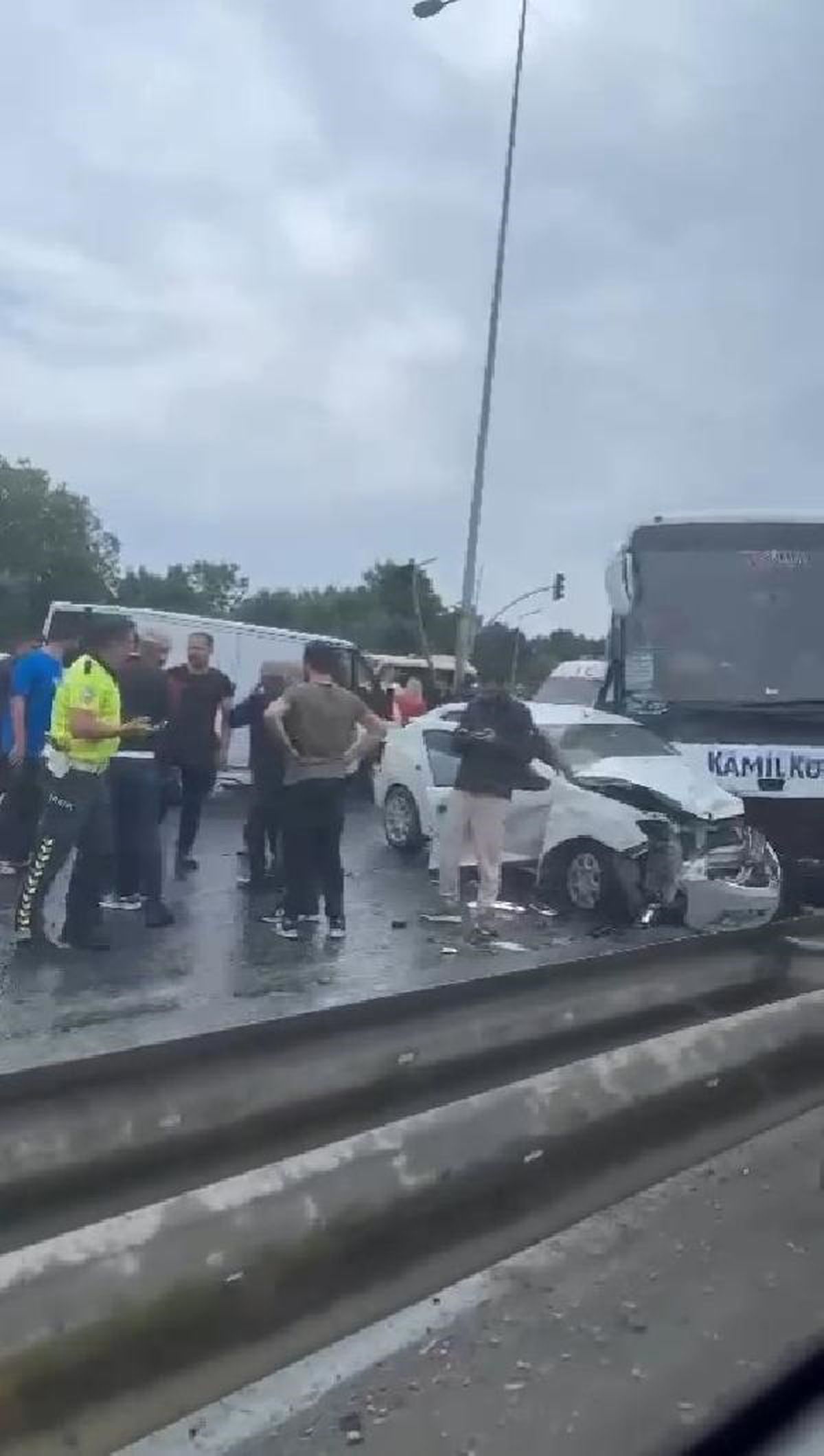 Arnavutköy\'de Yolcu Otobüsü Kaza Yaptı