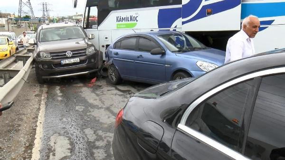 Arnavutköy\'de Yolcu Otobüsü Kazası: 4 Yaralı