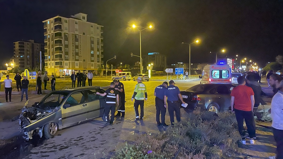 Bayburt\'ta trafik kazasında 8 kişi yaralandı