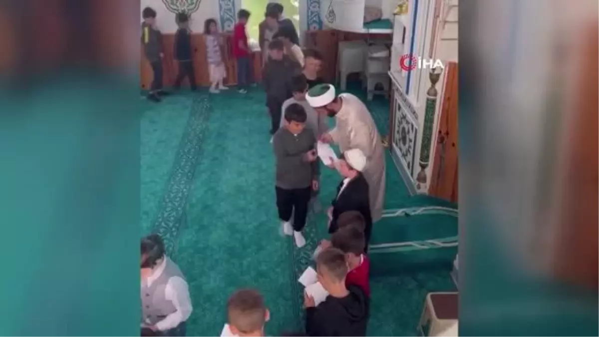 Cami İmamı Çocukları Bayramda Sevindirdi