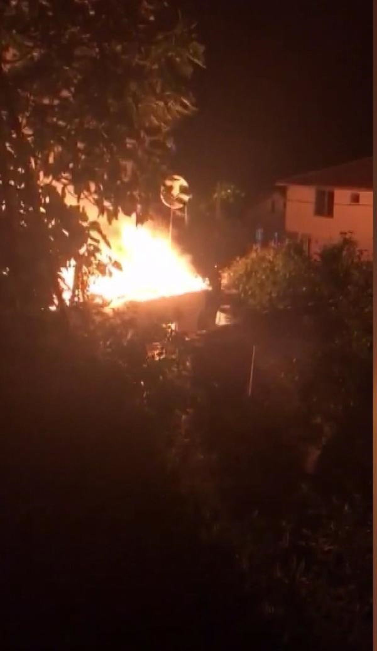 Beykoz\'da Gecekonduda Yangın: Ev Kullanılamaz Hale Geldi