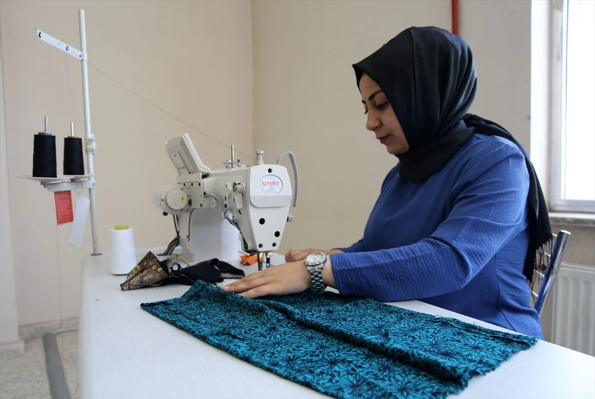 Bitlis Eren Üniversitesi ve Bitlis Tekstil Sanayi ve İş Adamları Derneği İş Birliğiyle İstihdam Garantili Tekstil Kursu