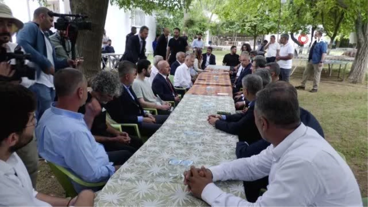 Cumhurbaşkanı Yardımcısı Yılmaz, hayatını kaybeden milletvekilinin ailesine taziye ziyaretinde bulundu