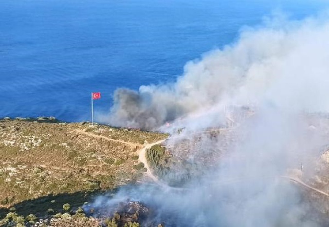 Pilotlar Yangında Türk Bayrağını Korudu Pilotlar Yangında Türk Bayrağını Korudu