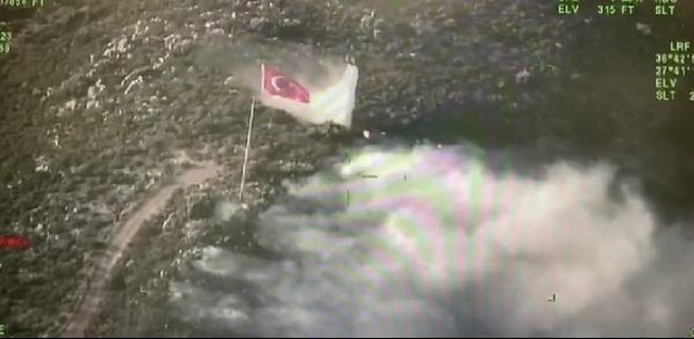 Pilotlar Yangında Türk Bayrağını Korudu Pilotlar Yangında Türk Bayrağını Korudu