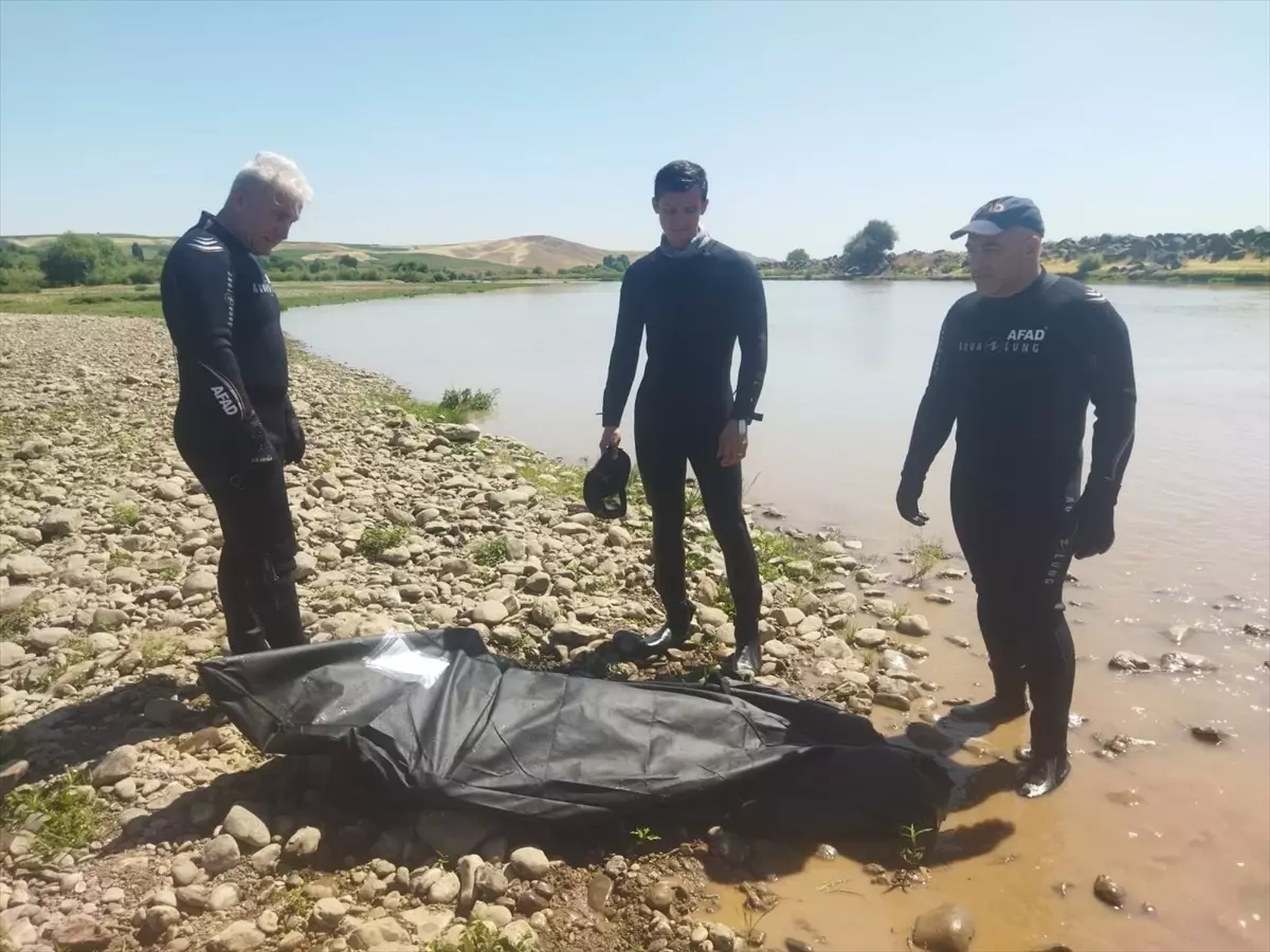 Dicle Nehri\'nde serinlemek için giren genç boğuldu