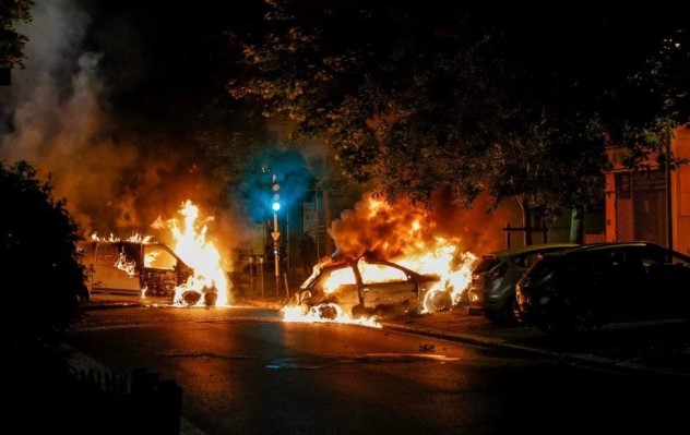 Fransa'da polis ile protestocular arasında şiddetli çatışmalar