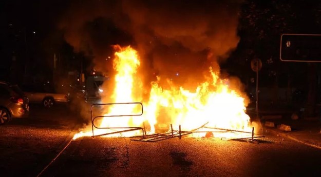 Fransa'da polis ile protestocular arasında şiddetli çatışmalar