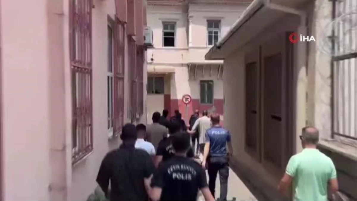 İzmir polisi düzensiz göçmenleri kıskaca aldı: 109 kişi yakalandı