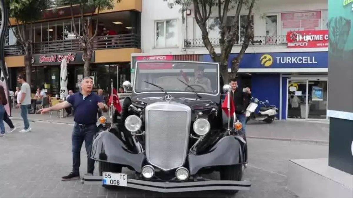 Kendi imkanıyla yaptığı Atatürk\'ün makam aracının replikasıyla şehir şehir geziyor