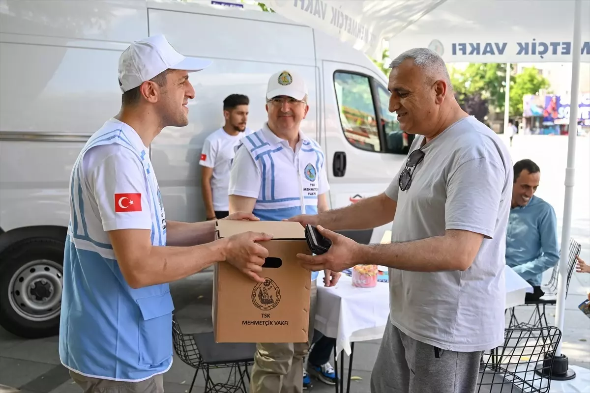 TSK Mehmetçik Vakfı Şehit ve Gazi Ailelerine Kurban Eti Dağıttı