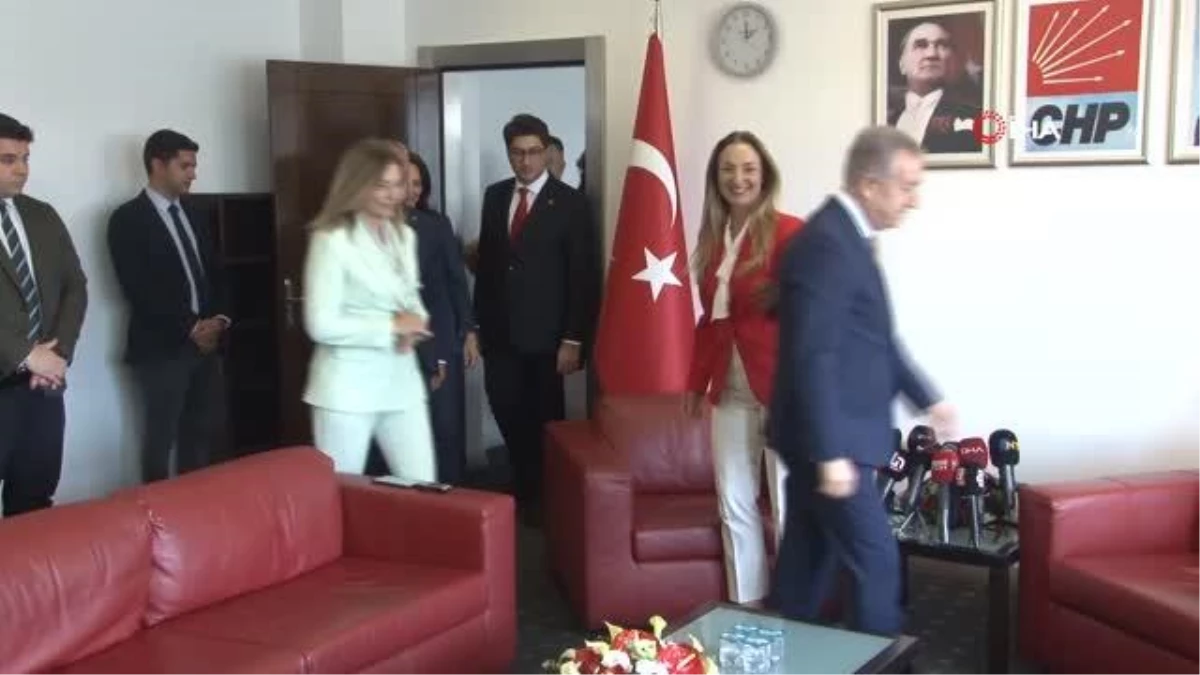 MHP heyetinden CHP\'ye Bayram ziyareti