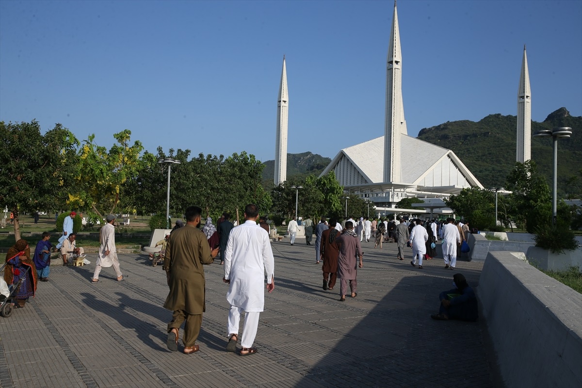 Pakistan\'da Kurban Bayramı namazı kılındı