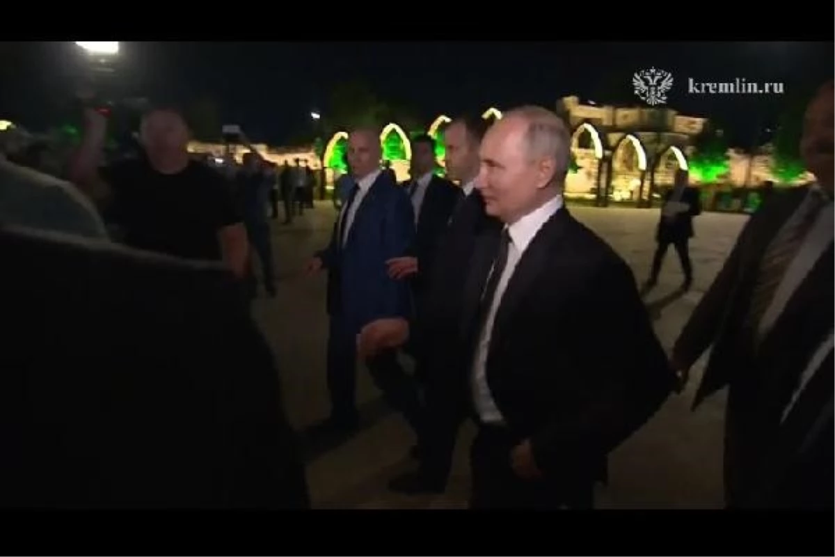 Putin, Dağıstan\'da Halkla Selamlaştı