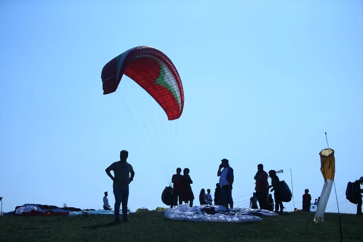 Serdivan\'da Yamaç Paraşütü Sezonu Geç Açıldı