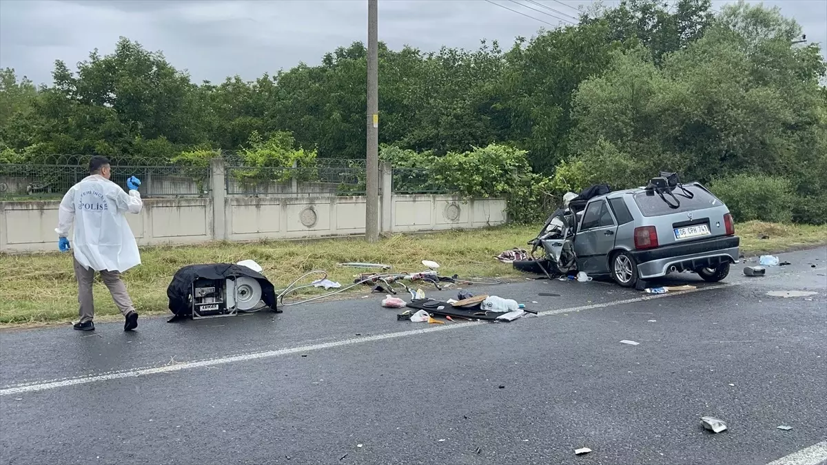 Tekirdağ\'da Otobüs ve Otomobil Çarpıştı: 1 Ölü, 3 Yaralı