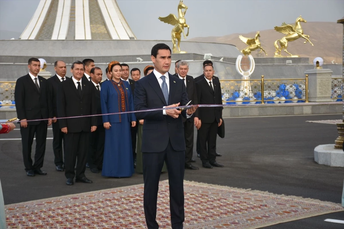 Türkmenistan\'ın ilk "akıllı şehri"nin açılışı yapıldı