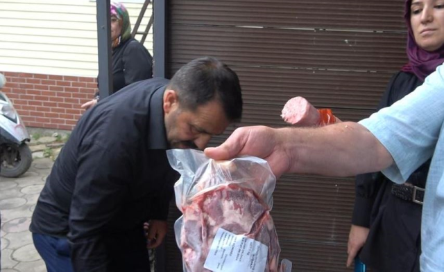 7 bin 100 liraya kurban hissesi alan vatandaşlar, etlerini teslim almaya gelince şoke oldu