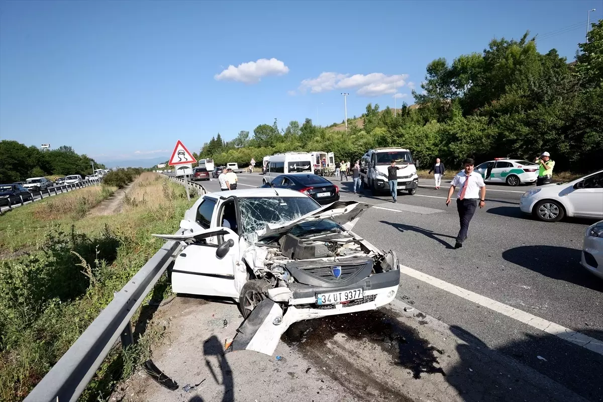 Anadolu Otoyolu'nda Zincirleme Trafik Kazası: 13 Yaralı - Son Dakika