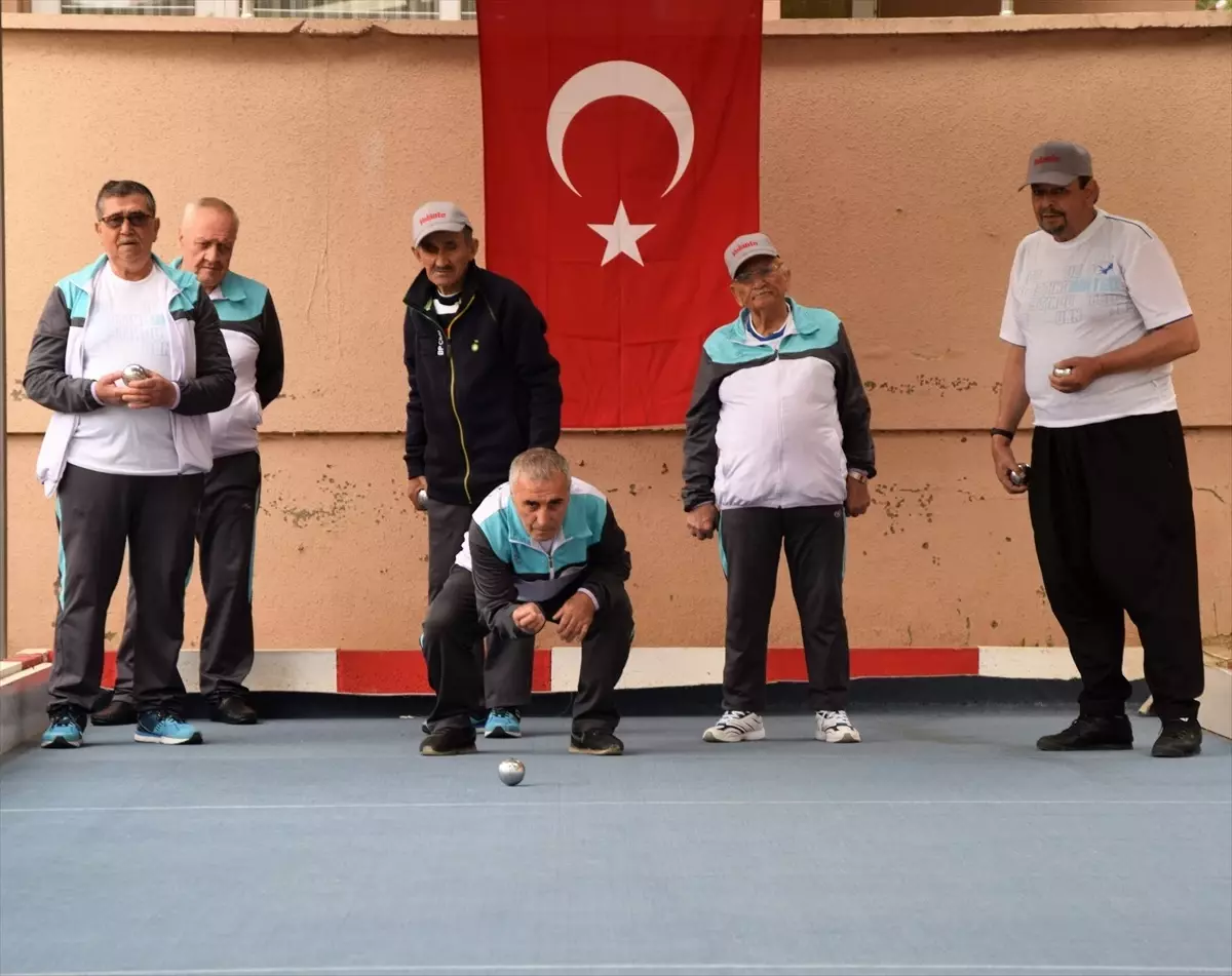 Bilecik Huzurevi Yaşlı Bakım ve Rehabilitasyon Merkezi\'nde Bocce Keyfi