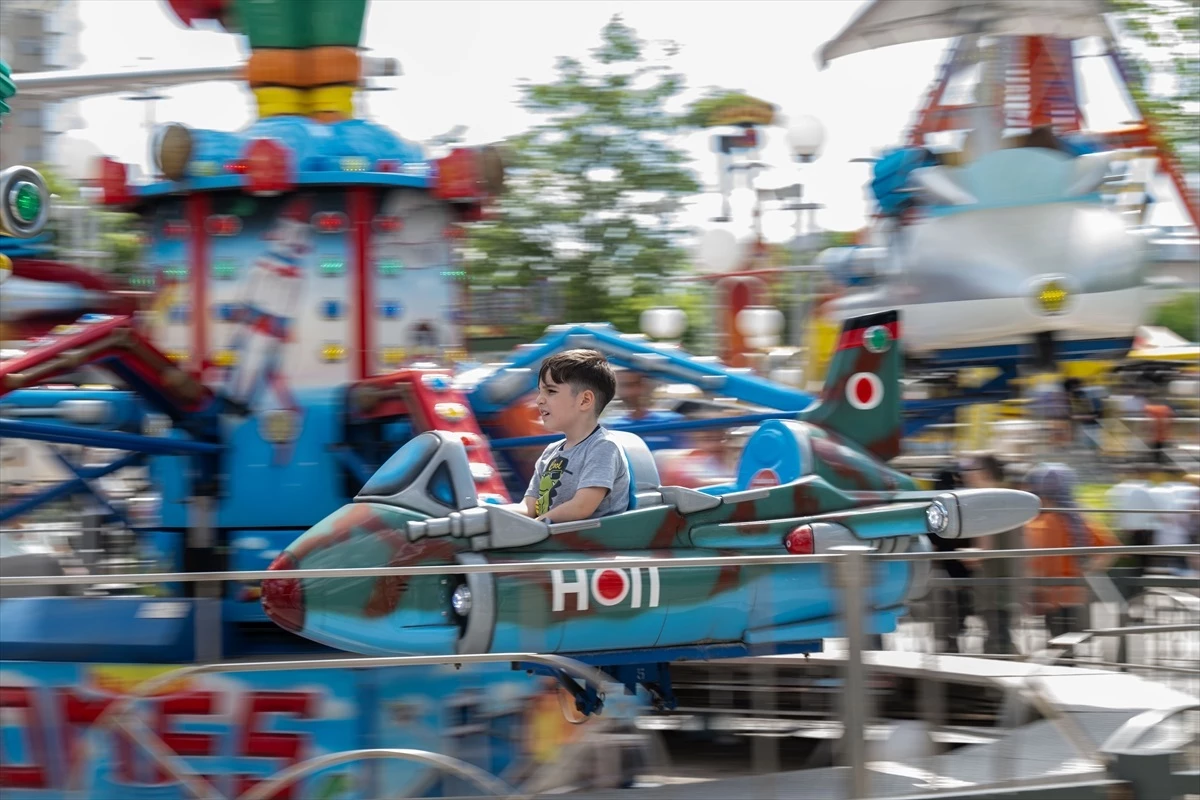 Ankara\'da Kurban Bayramı Tatili Park ve Lunaparkta Geçirildi