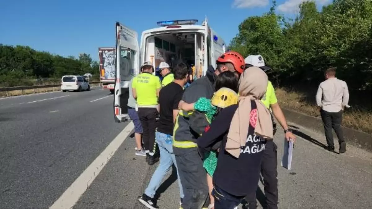 Düzce'de Zincirleme Trafik Kazasında 12 Kişi Yaralandı