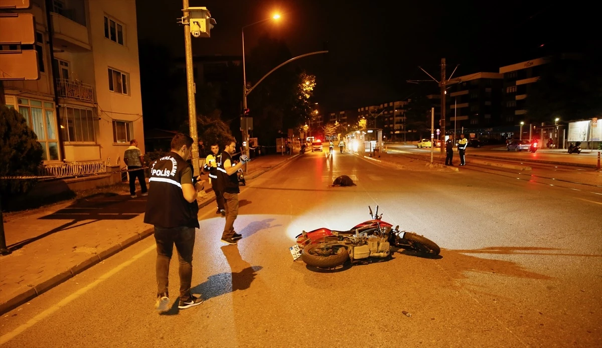 Eskişehir\'de Motosiklet Kazası: 1 Ölü, 2 Yaralı