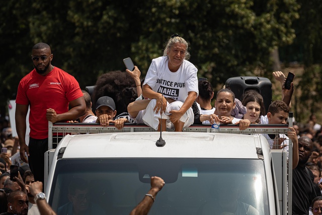 Fransa'da Polis Kurşunuyla Öldürülen 17 Yaşındaki Genç İçin Protesto Düzenlendi