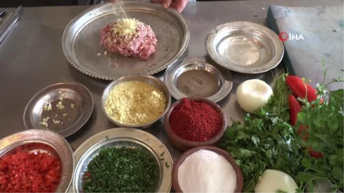 Gaziantep\'in unutulmaya yüz tutan yemeği: Simit kebabı