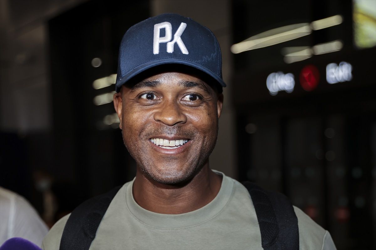 Patrick Kluivert, Adana Demirspor ile anlaşmaya çok yakın
