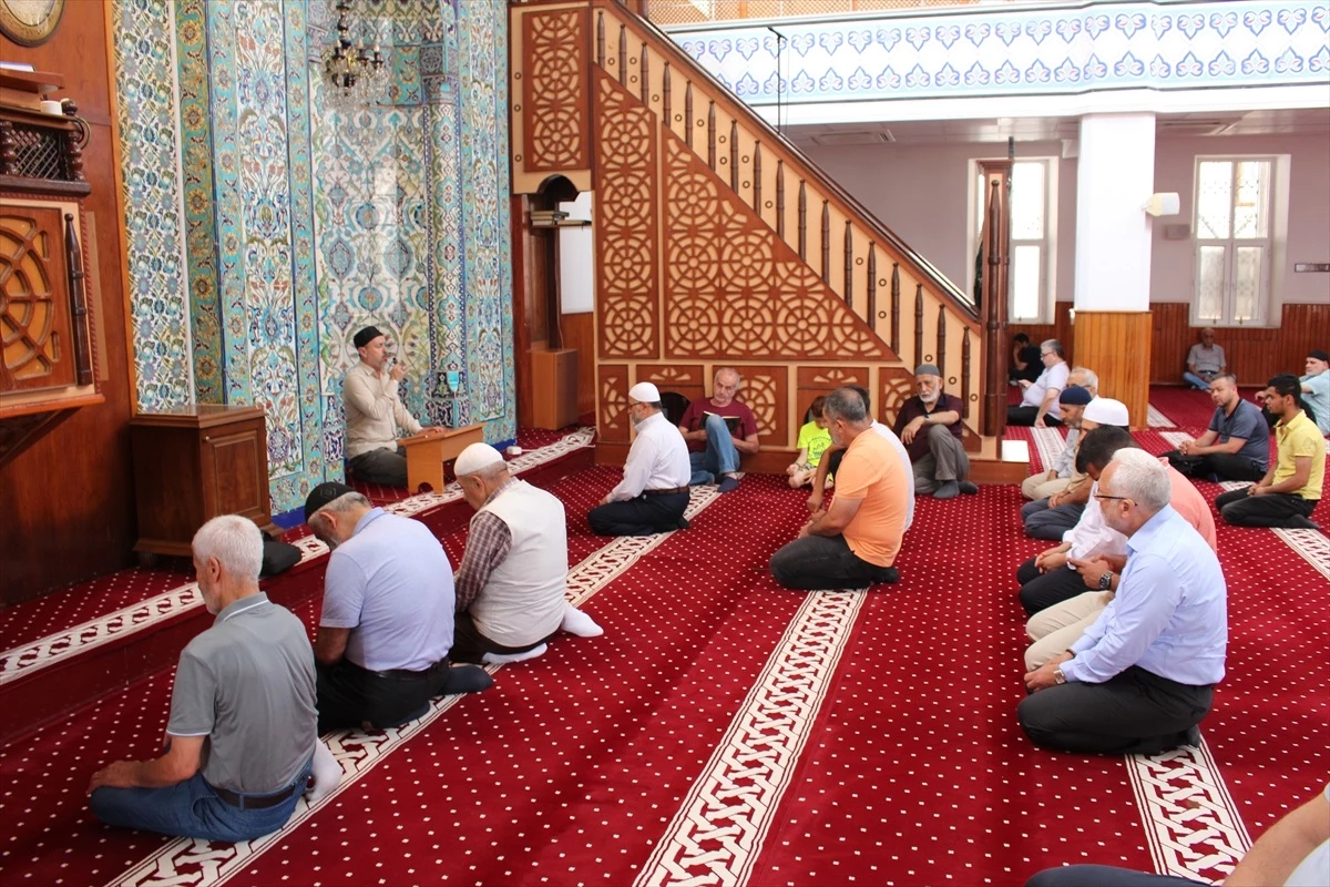 İskenderun\'da depremde hayatını kaybedenler için camilerde Kur\'an-ı Kerim okutuldu