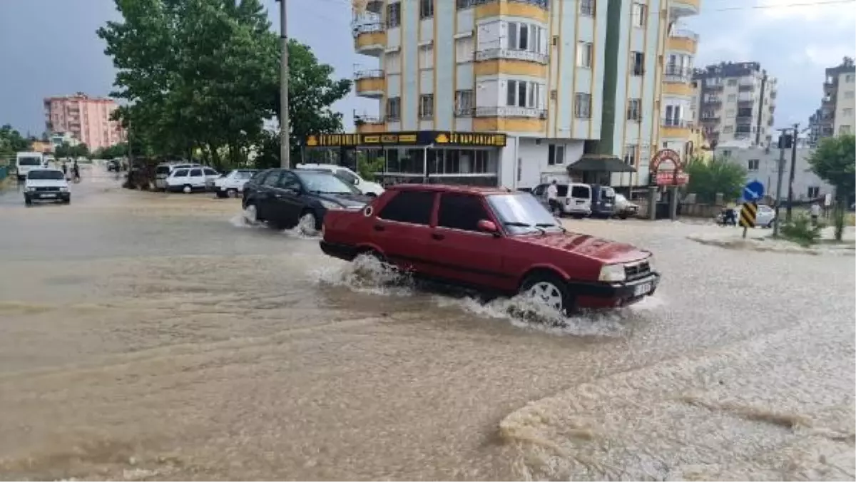 Kadirli\'de Sağanak Yağış Hayatı Olumsuz Etkiledi