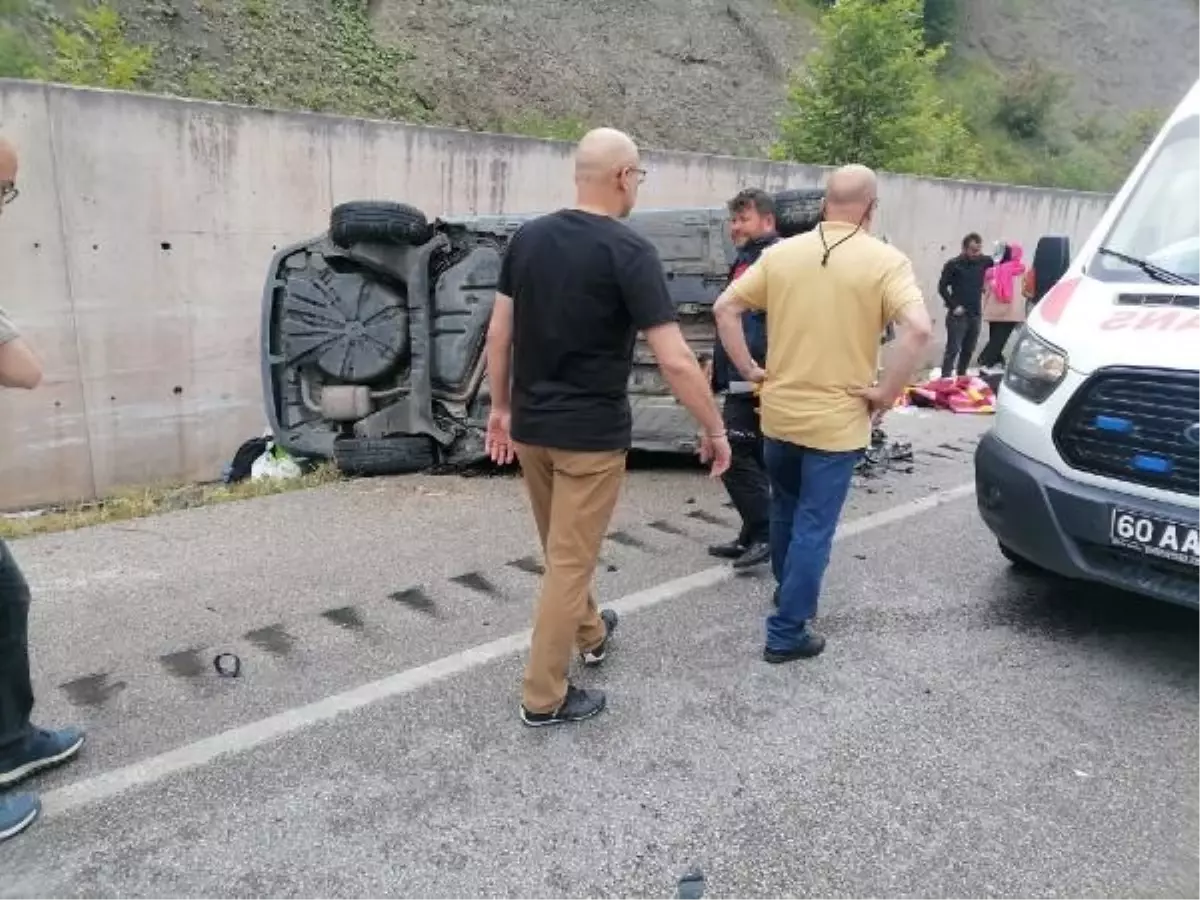 TOKAT\'ta İstinat Duvarına Çarpan Araçlarla Meydana Gelen Kazalarda 7 Kişi Yaralandı