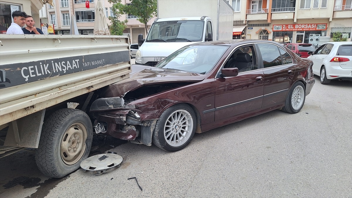 Samsun\'da Otomobil Çarpışması: 1 Yaralı