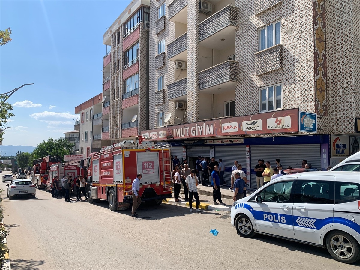 Şırnak\'ta bir mağazada çıkan yangın söndürüldü
