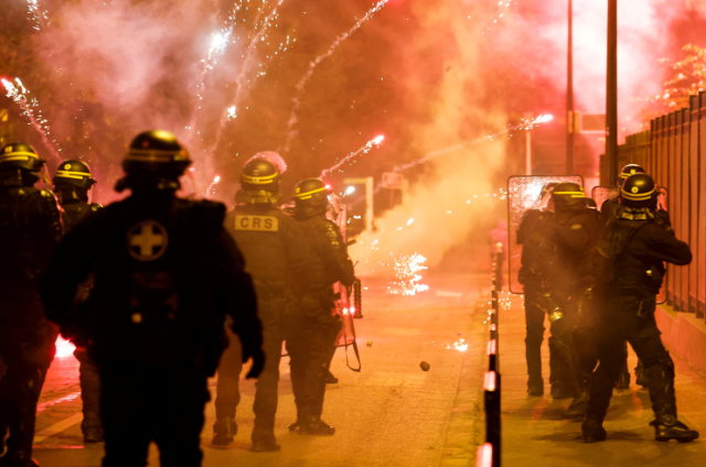 Son Dakika! Protestolar sonrası karışan Fransa'da Başbakan Borne'dan OHAL sinyali