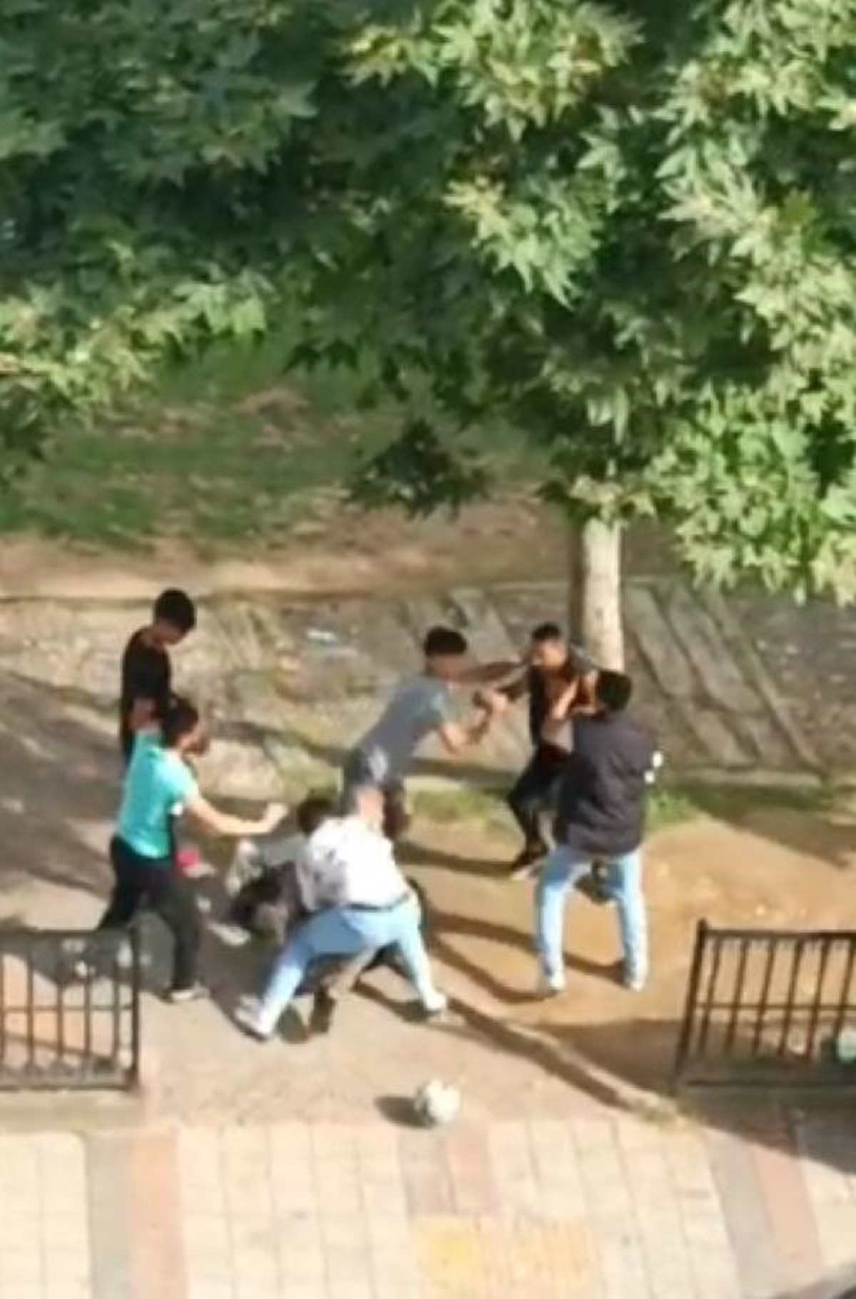 Sultangazi\'de Cep Telefonu Kamerasıyla Kaydedilen Kavgalar
