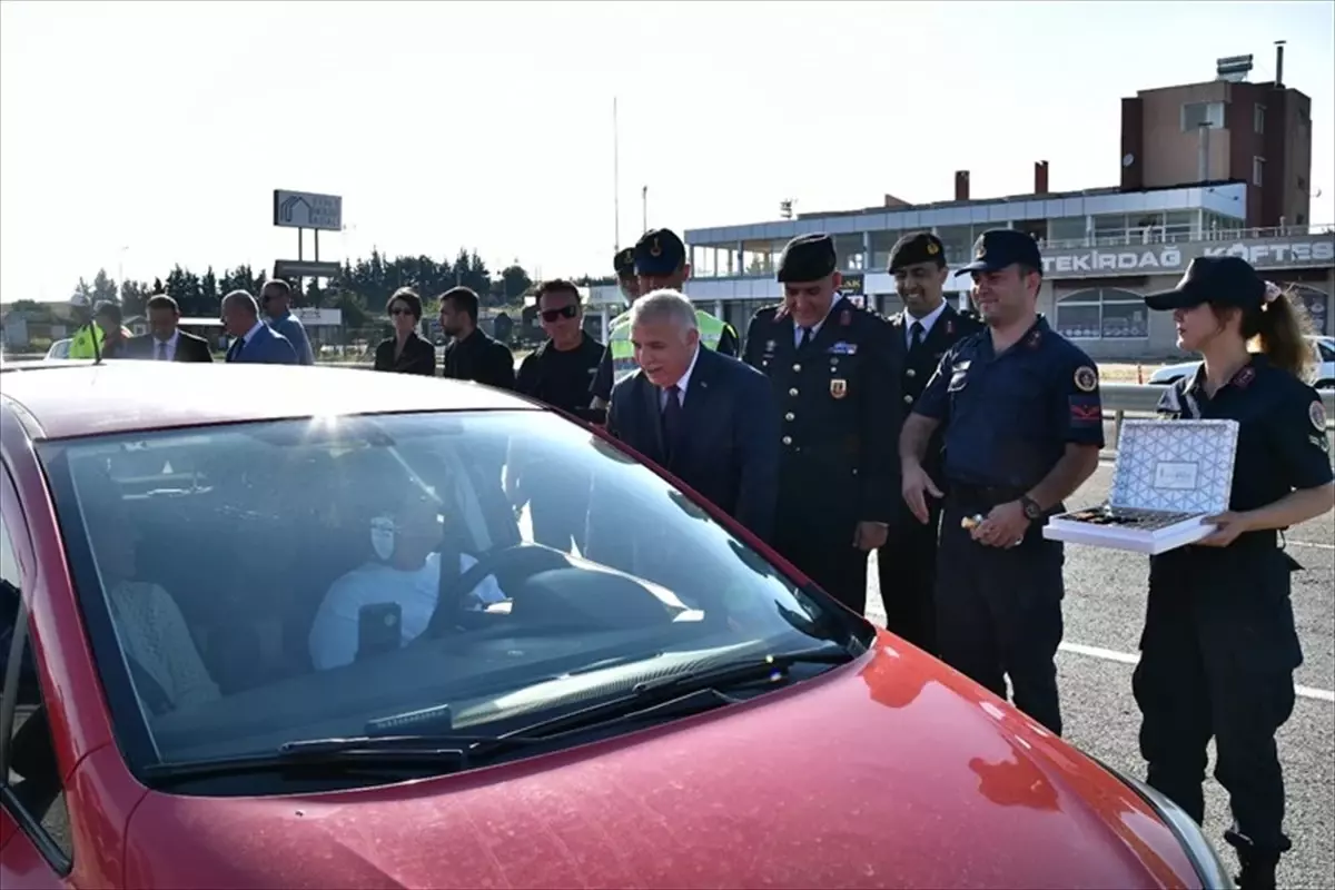 Tekirdağ Valisi Aziz Yıldırım, Kurban Bayramı dolayısıyla denetim noktalarını ziyaret etti