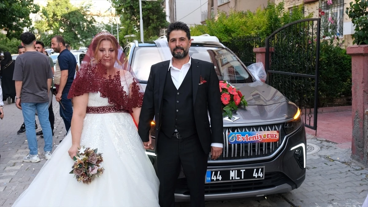 Türkiye\'nin yerli otomobili Togg, Malatya\'da gelin arabası oldu