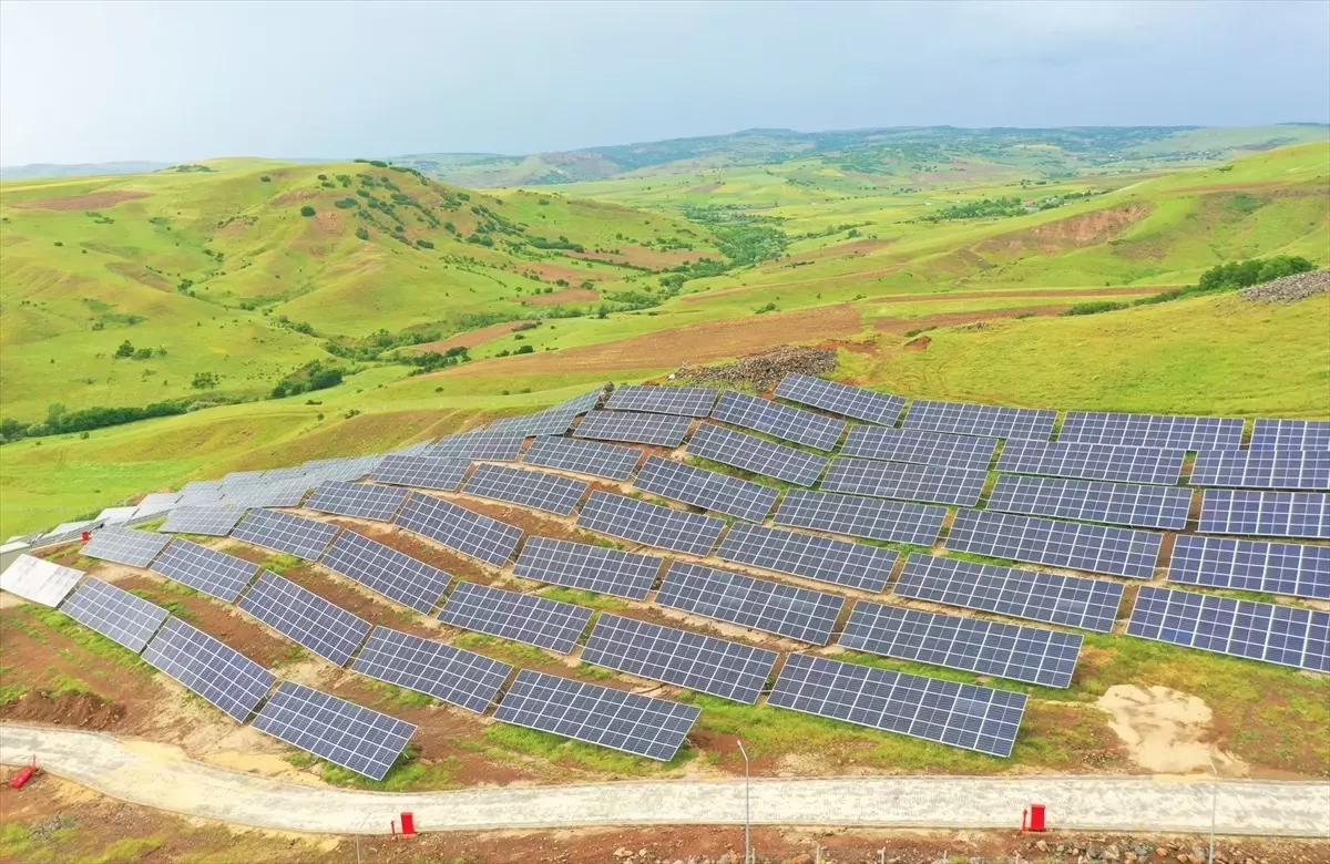 Tunceli\'de Güneş Enerjisiyle Sulama Tesisi Faaliyete Geçti