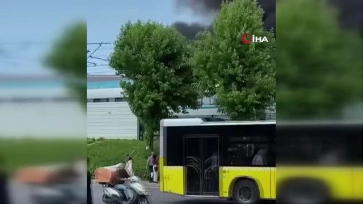 Tuzla\'da çıkan yangın Marmaray\'da gecikmelere neden oldu