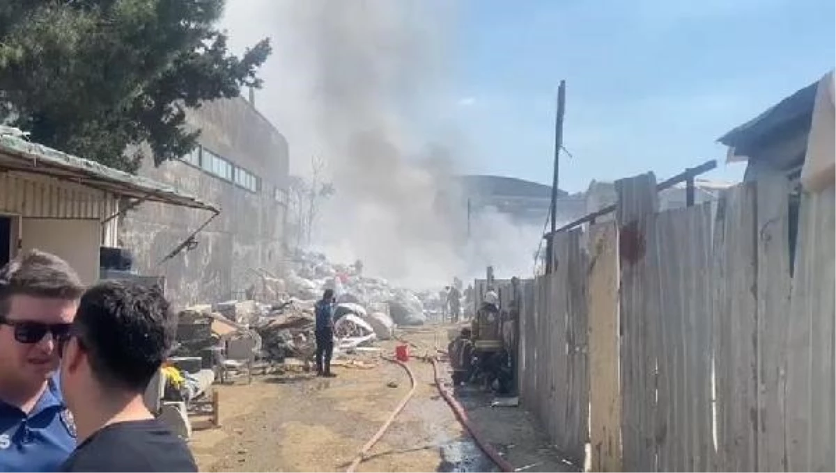 Tuzla\'da geri dönüşüm tesisinde yangın: Marmaray seferleri durdu-1
