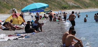 Van Gölü'ndeki Mavi Bayraklı Plaj Bayram Tatiliyle Dolup Taştı