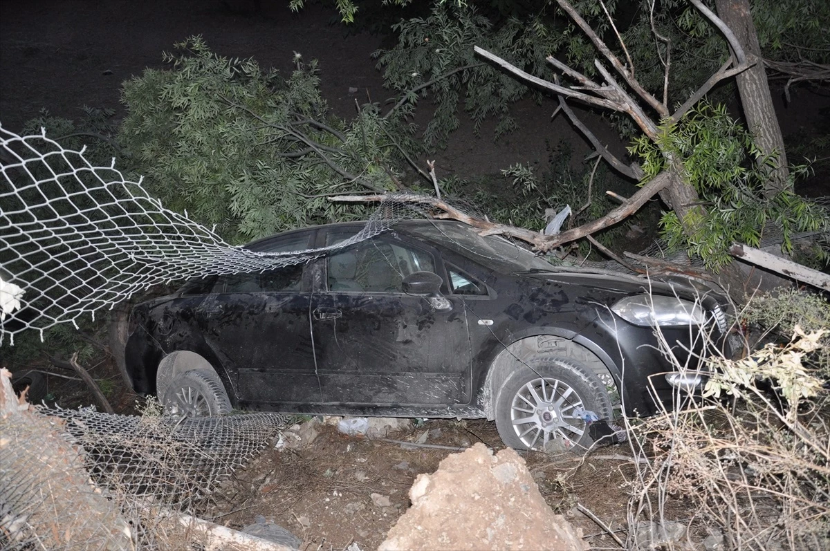 Yerköy\'de Otomobil Çarpışması: Bir Kişi Yaralandı