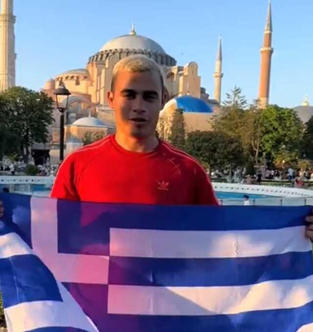 AK Parti Sözcüsü Ömer Çelik, Ayasofya Camii'ne yapılan saygısızlığa tepki gösterdi